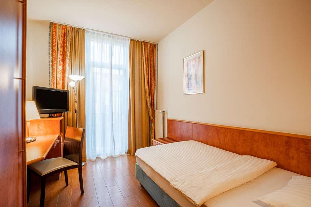 1, 2, Sleep Boardinghouse Unterschleissheim Zentrum Habitación foto