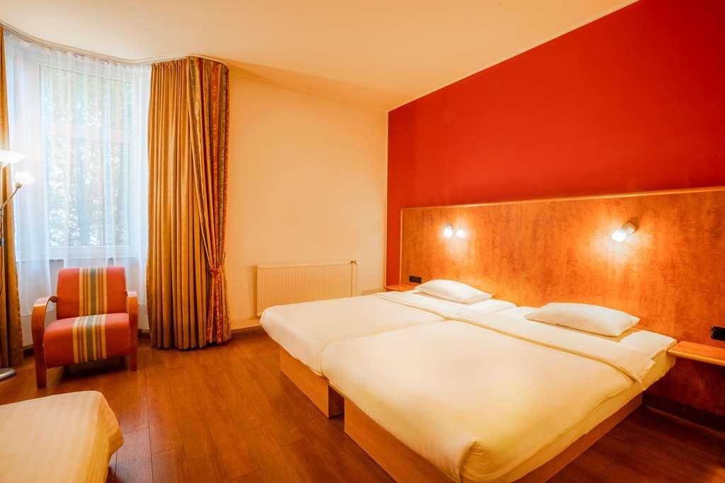 1, 2, Sleep Boardinghouse Unterschleissheim Zentrum Habitación foto