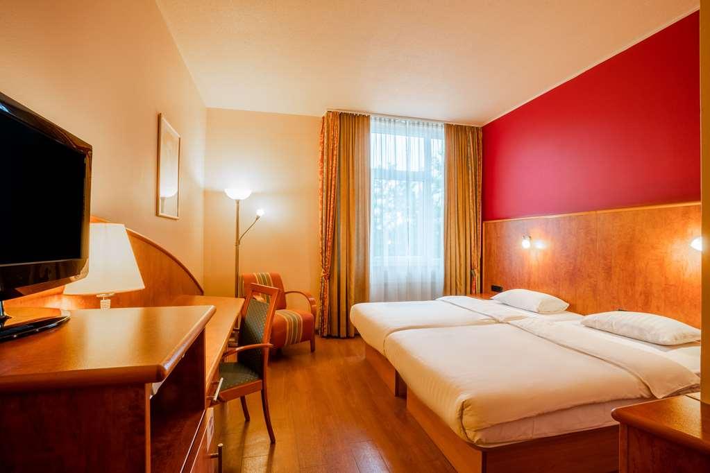 1, 2, Sleep Boardinghouse Unterschleissheim Zentrum Habitación foto