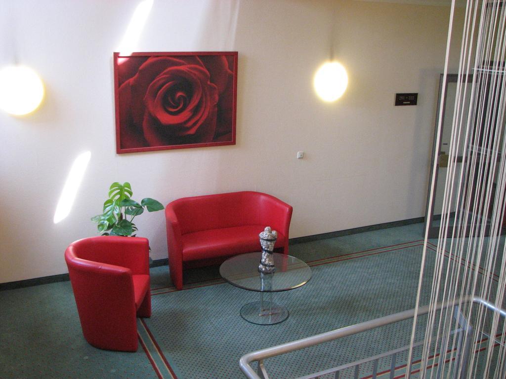 1, 2, Sleep Boardinghouse Unterschleissheim Zentrum Exterior foto