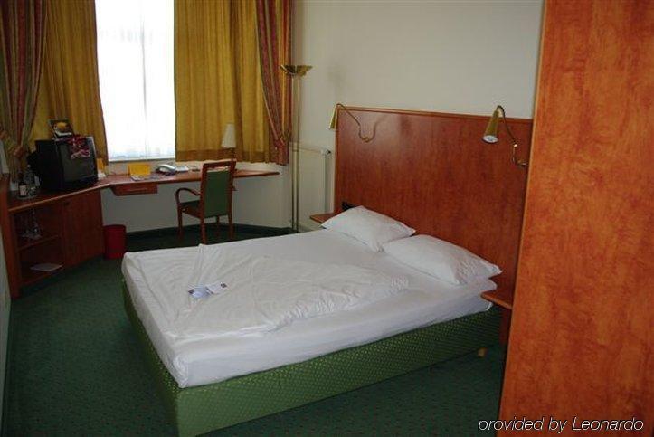 1, 2, Sleep Boardinghouse Unterschleissheim Zentrum Exterior foto