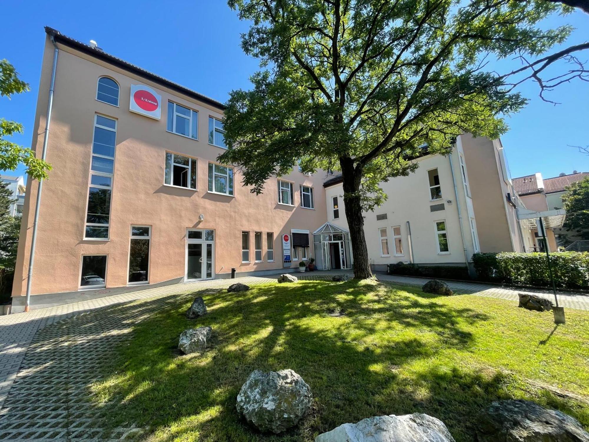 1, 2, Sleep Boardinghouse Unterschleissheim Zentrum Exterior foto