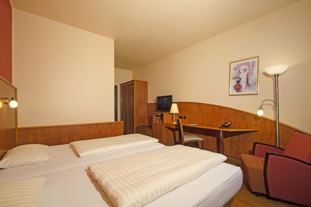 1, 2, Sleep Boardinghouse Unterschleissheim Zentrum Exterior foto