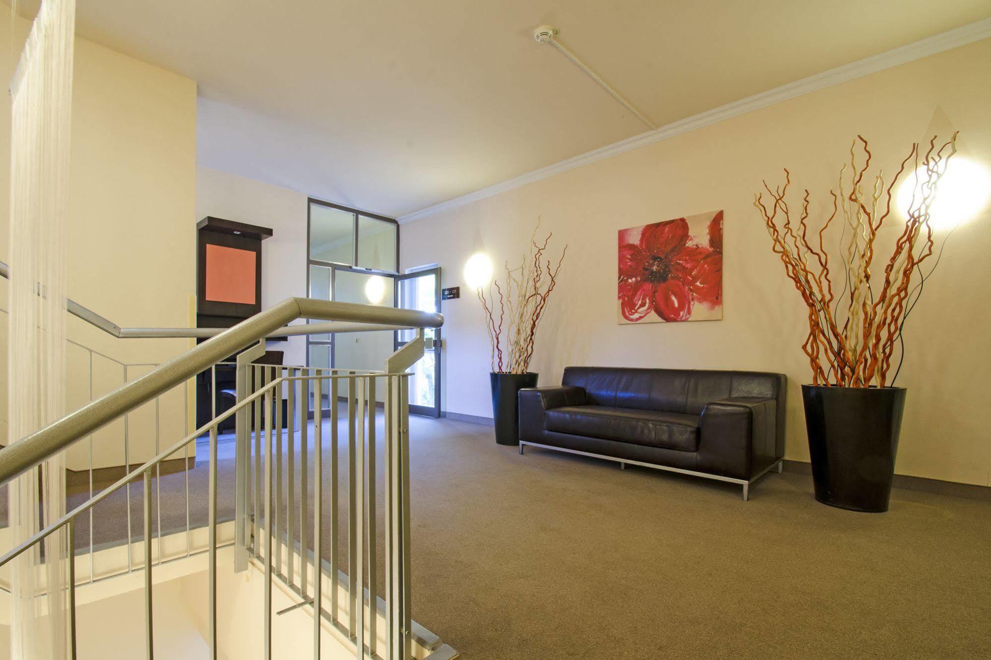 1, 2, Sleep Boardinghouse Unterschleissheim Zentrum Exterior foto